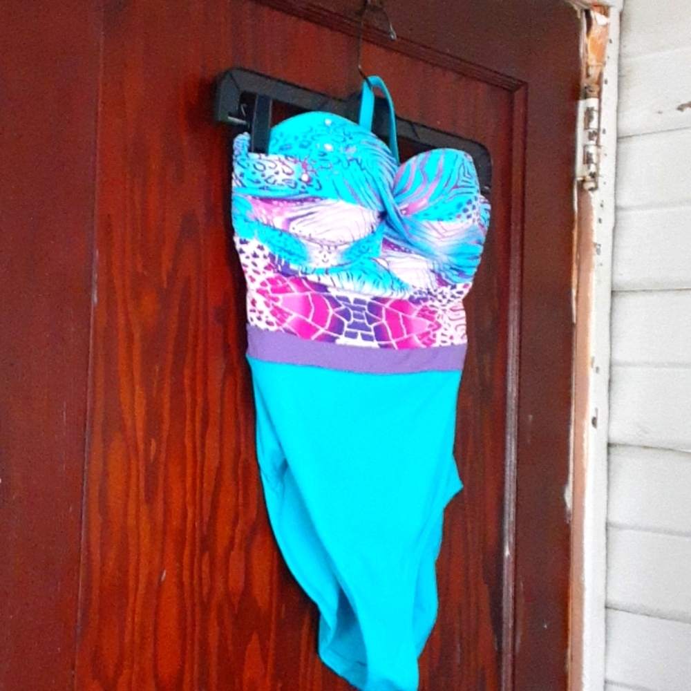TOGS one pc swimsuit turquoise with print with built-in underwire sz 8